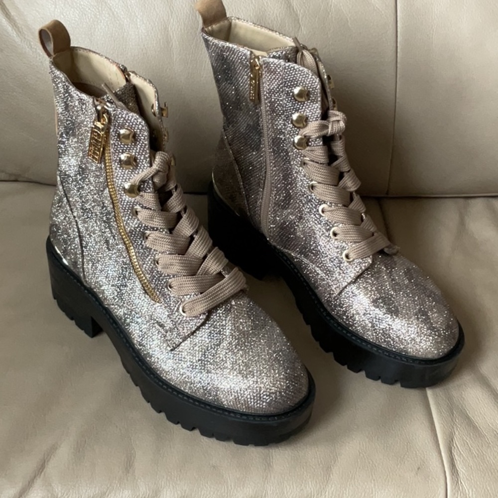 GUESS NWOT GUESS FEARNE ANKLE BOOTS SIZE 7